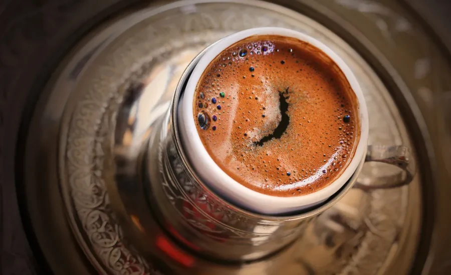 Le café turc, rituel de préparation et de présentation
